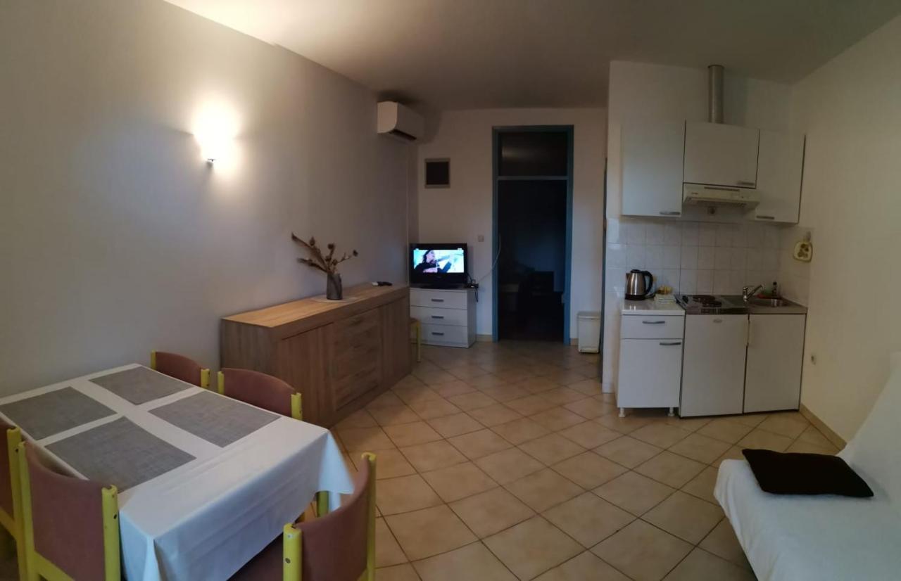 Apartments Sretna Gradac  Exterior photo